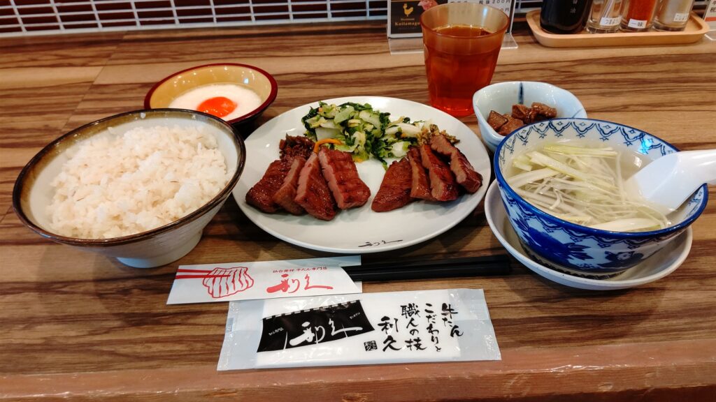 牛タン味くらべ定食とマキシム濃い卵