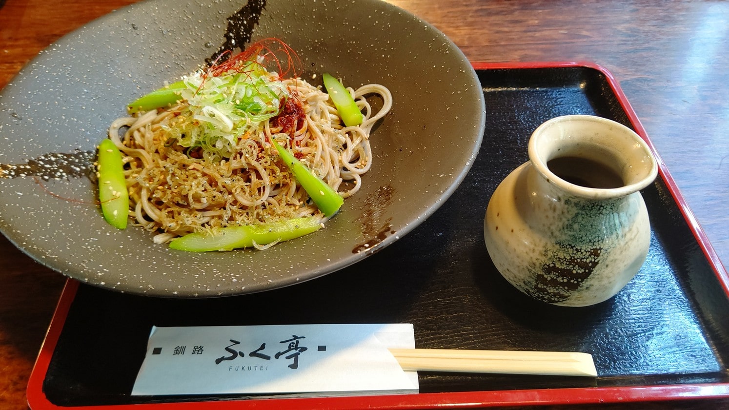 じゃことアスパラのピリ辛蕎麦