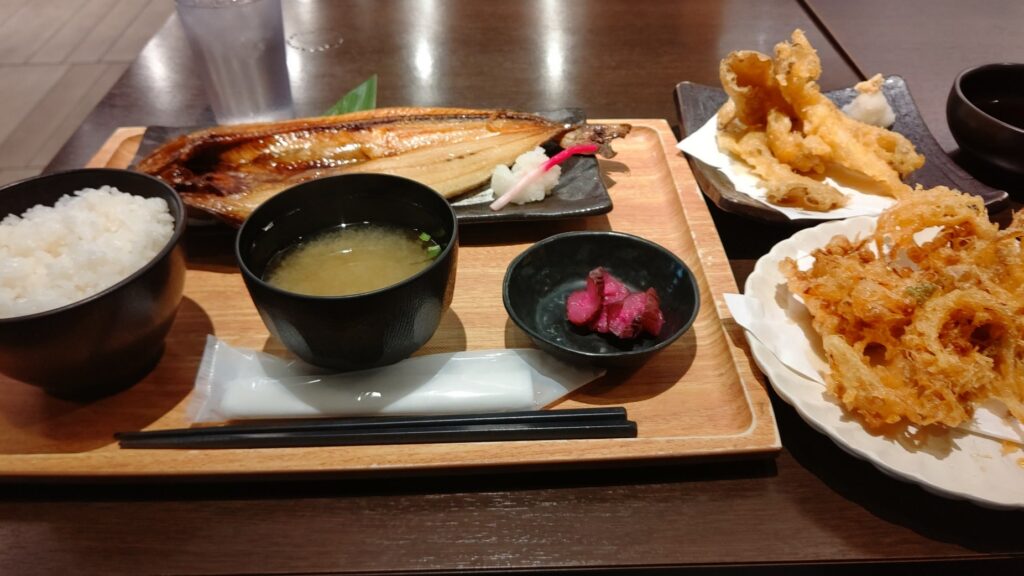 真ほっけの開き定食、愛別産舞茸の天ぷら、納豆の天ぷら