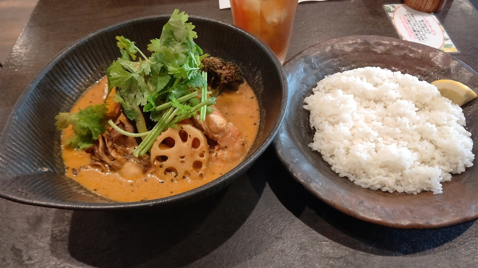 パクチー香り菜ココナッツチキンカレー