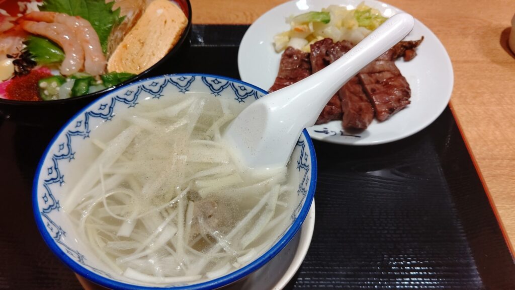 牛たん焼きと海鮮丼定食