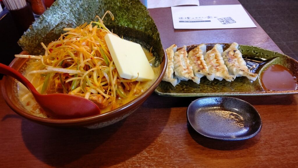 江戸前味噌肉ネギラーメン、バター、餃子