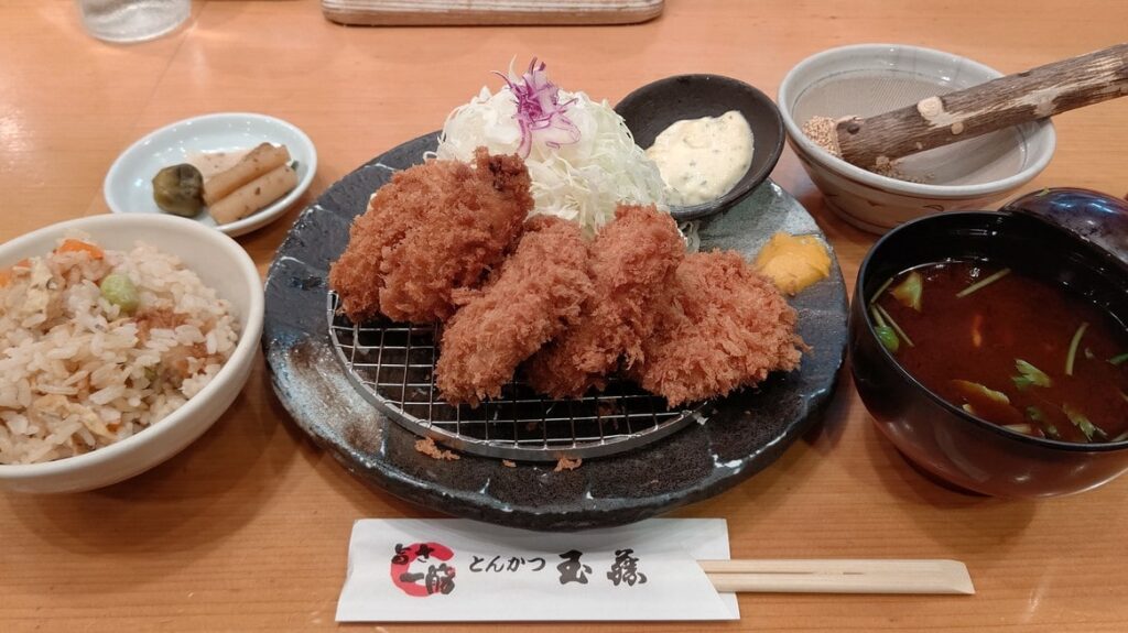 熟成ヒレカツ定食と牡蠣フライ