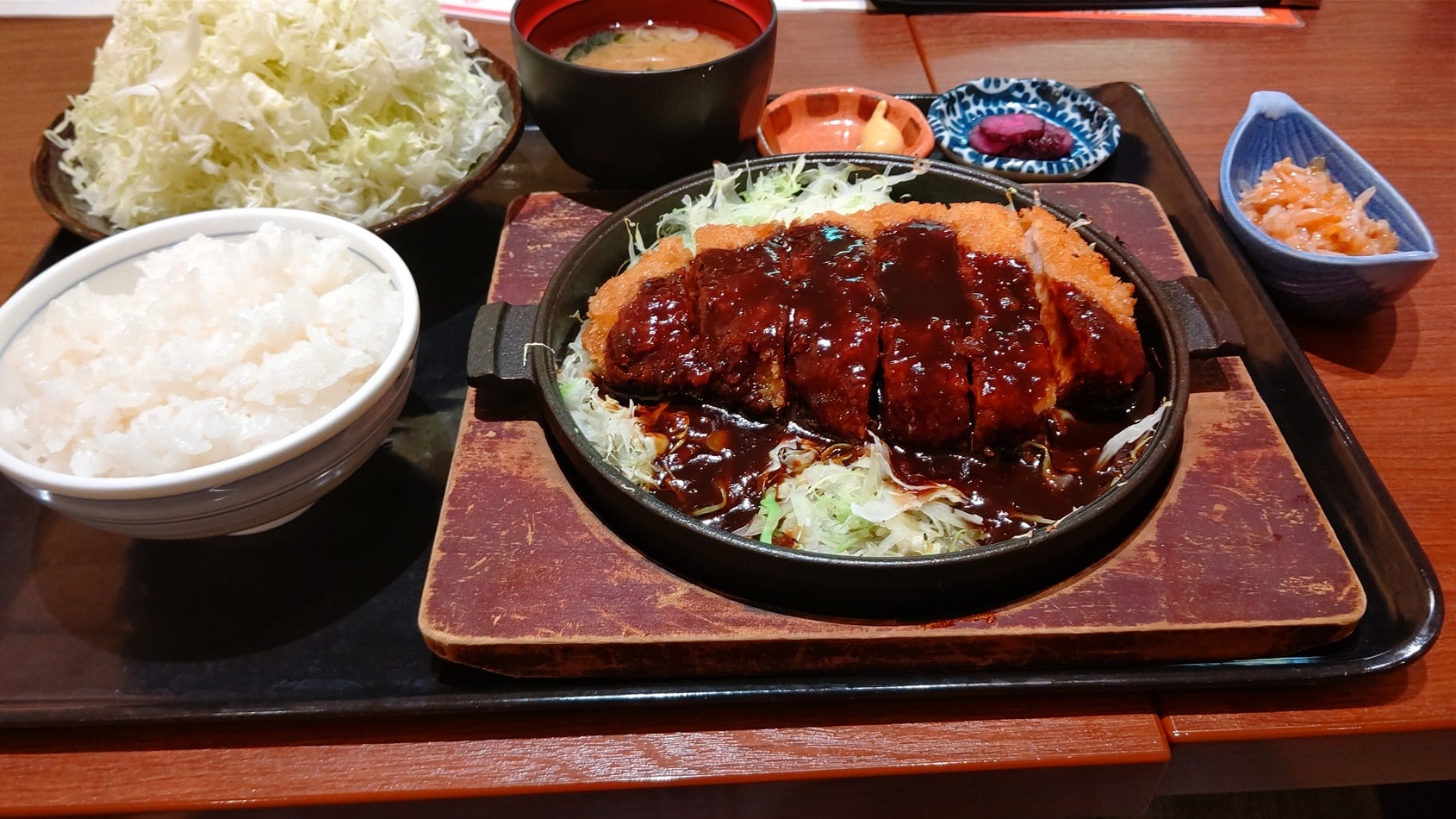 鉄板味噌カツ定食、梅水晶